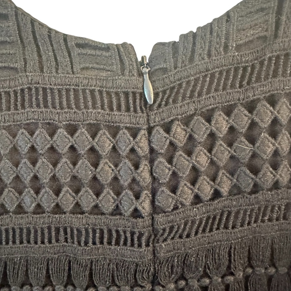Vince Women’s Size 10 Large Tank Top Geo Lace High Neck Black Eyelet Crochet - Picture 5 of 7